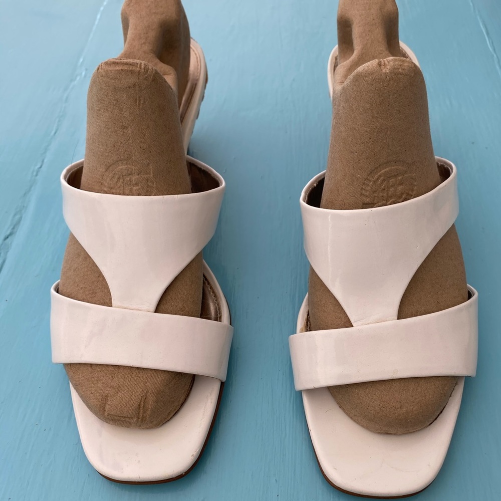 Etienne Aigner Sz 9M white Slide Wedge Sandals